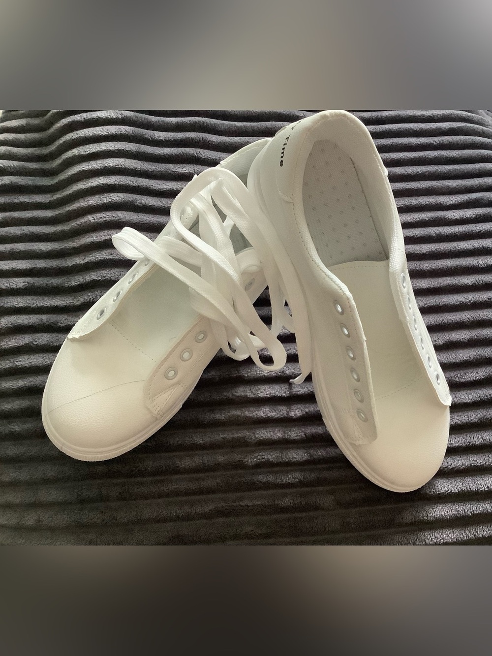 SERNIAL Womens White Platform Walking Sneakers, PU leather, Shoes. Sz 7.